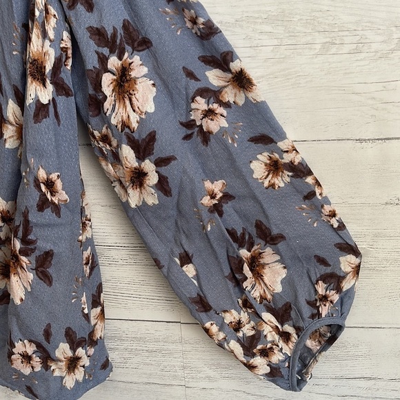 Lush Long Sleeve Cold Shoulder Floral Blouse l SIZE M - Picture 6 of 8